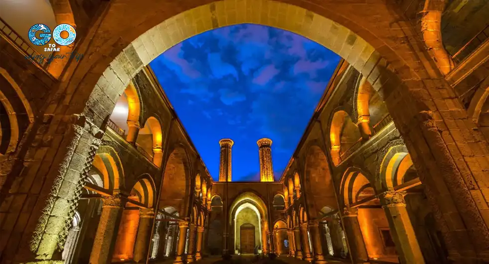 مدرسه منار دوقلو ارزروم.webp
